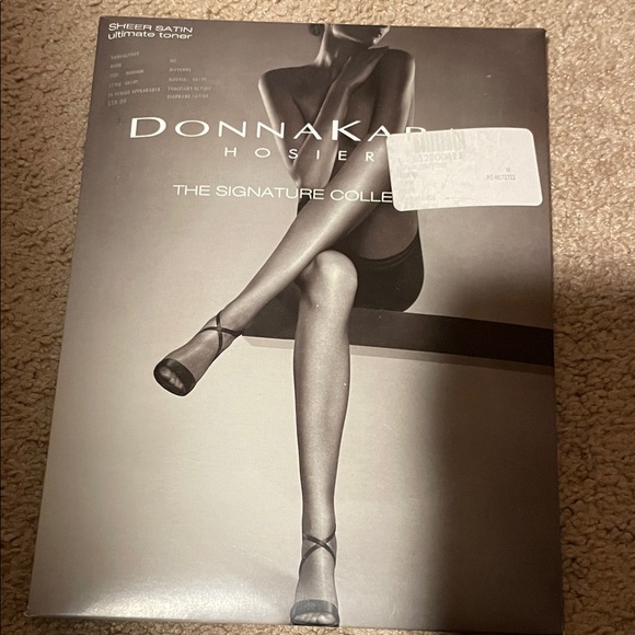 Donna Karan Signature Collection Hosiery - Picture 1 of 3